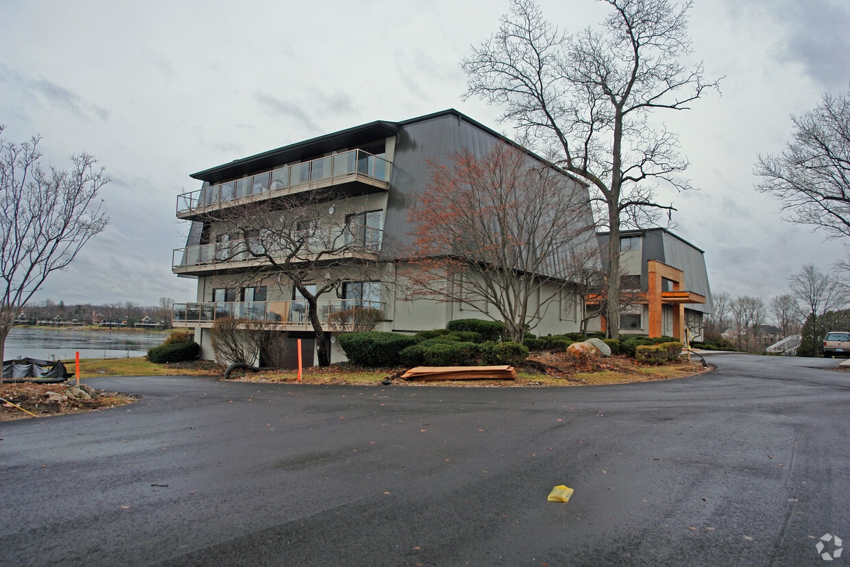 Primary Photo - 3755 Orchard Lake Rd