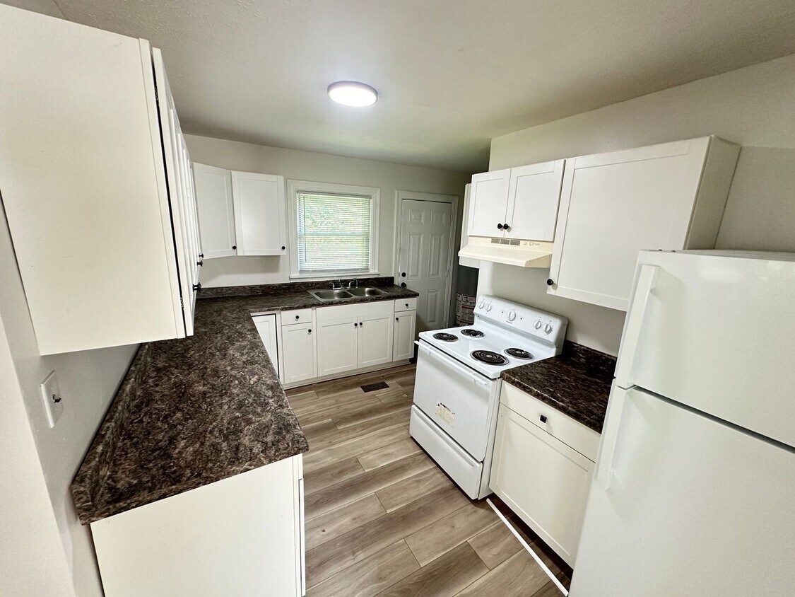 Primary Photo - 329 Chamber Ave-