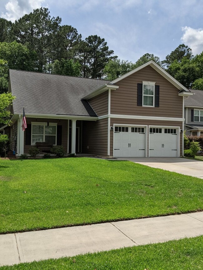 Building Photo - Available August 15th!!! $2200 a month!!!