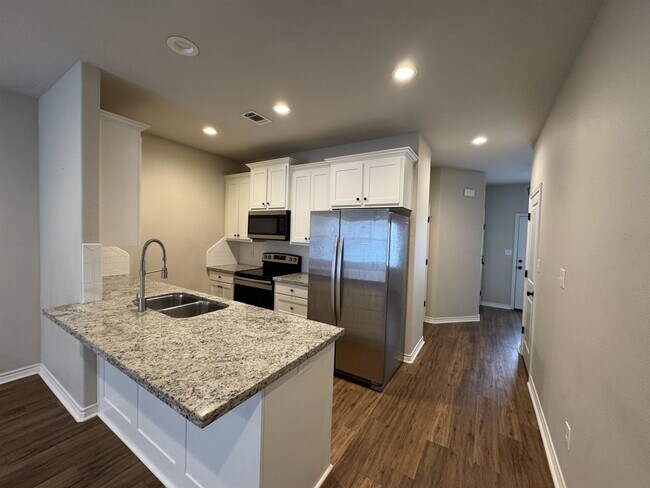 Foto del edificio - 5670 Shadowbend Cir N