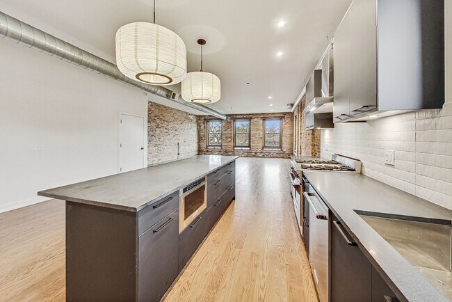 Foto del edificio - 1060 N. Milwaukee
