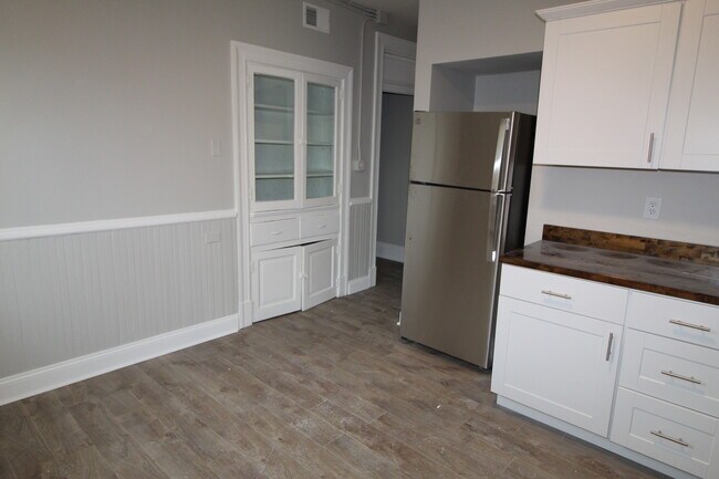 Building Photo - 1634 Lowrie St