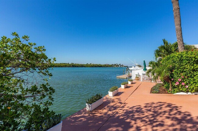 Foto del edificio - 225 S Beach Rd