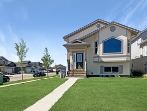 Building Photo - 7302 115a St
