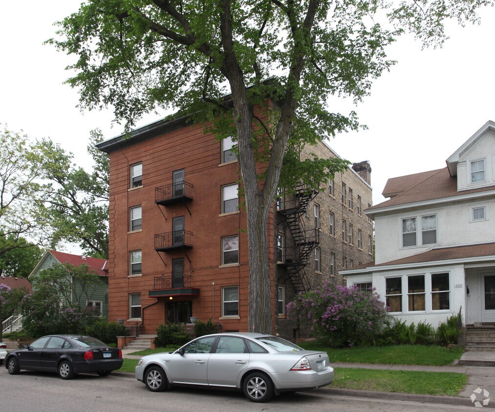 Building Photo - 606-608 7th St SE