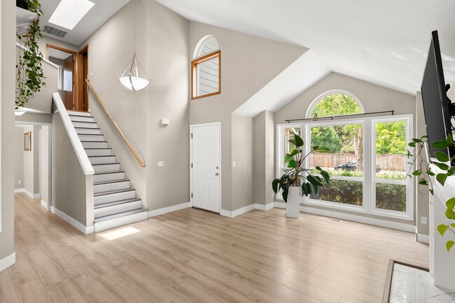 Foto del edificio - West Beaverton, 3 Bedroom, 2.5 Bath on Large Lot