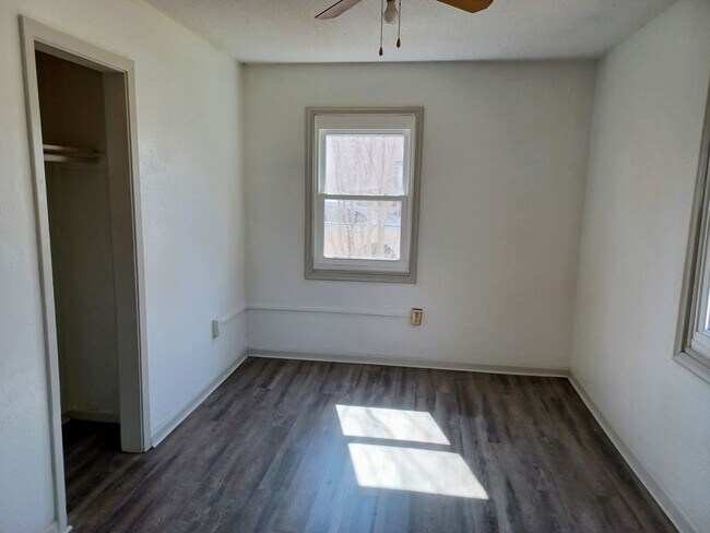 Building Photo - Cute 2 bedroom, 1 bath home on South side