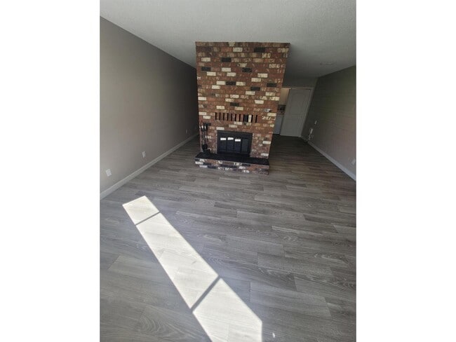 Building Photo - 15924 Buena Vista Ave