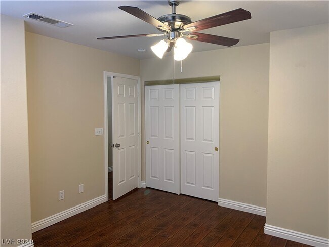 Building Photo - 8441 Bay Point Dr