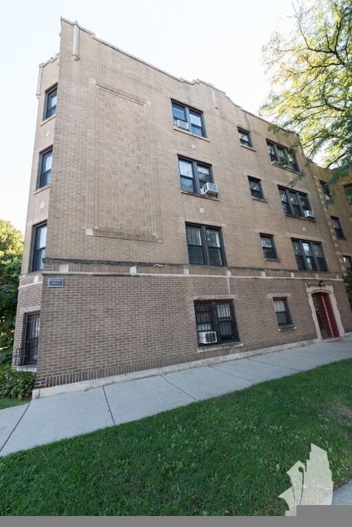 Building Photo - 4547 N Leavitt St