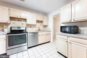Building Photo - 5817 Edson Ln
