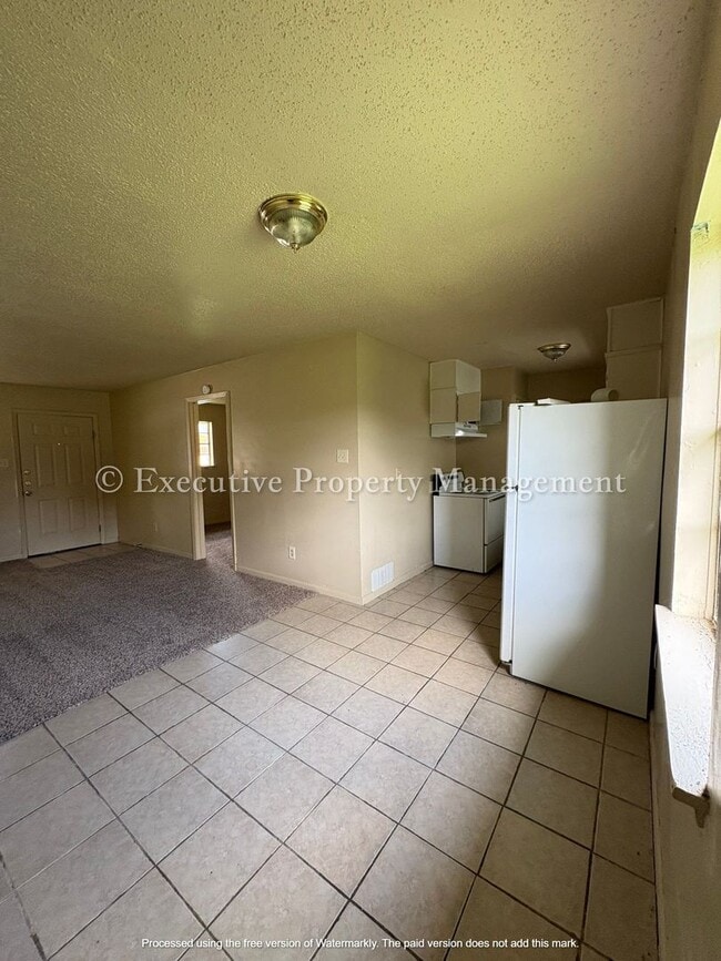 Building Photo - 410 Sunset Ln