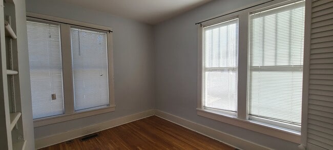 Foto del edificio - 1921 18th Ave S