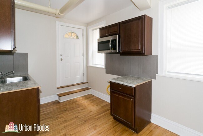 Foto del edificio - 4830 W Addison St