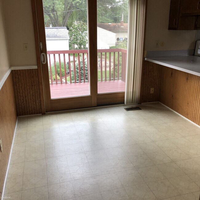 Foto del edificio - 6 br, 3 bath House - 527 Virginia Ave