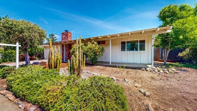 Foto del edificio - 6855 Fairfield Dr