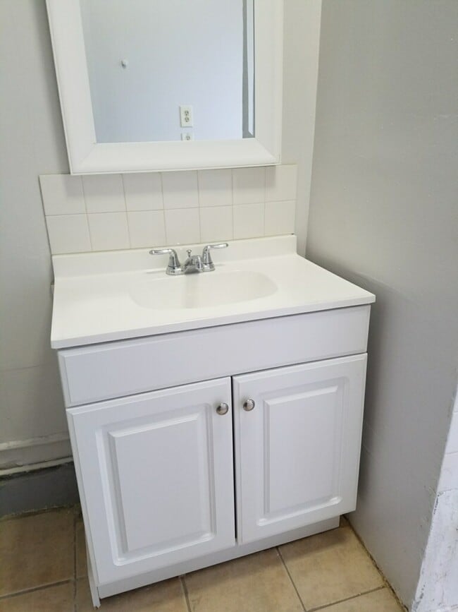 Bathroom - 315 Hancock St