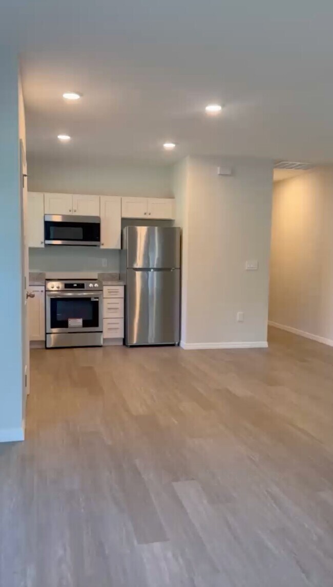 Foto del edificio - 1025 Crestview Ave