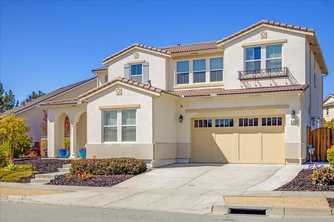 Building Photo - 589 Bluffs Dr