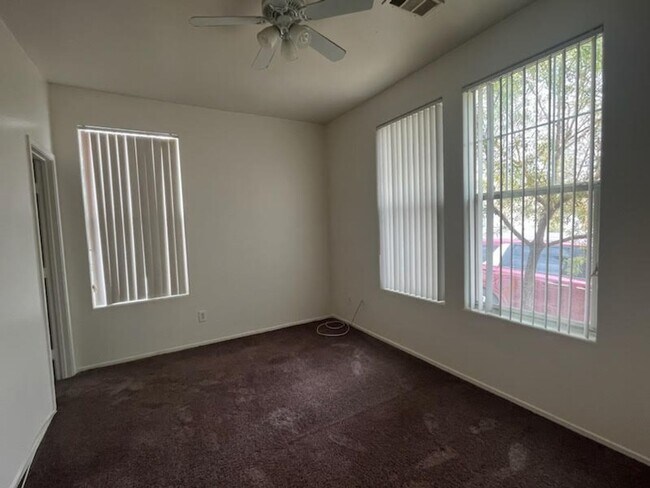 Foto del edificio - 5001 Droubay Dr