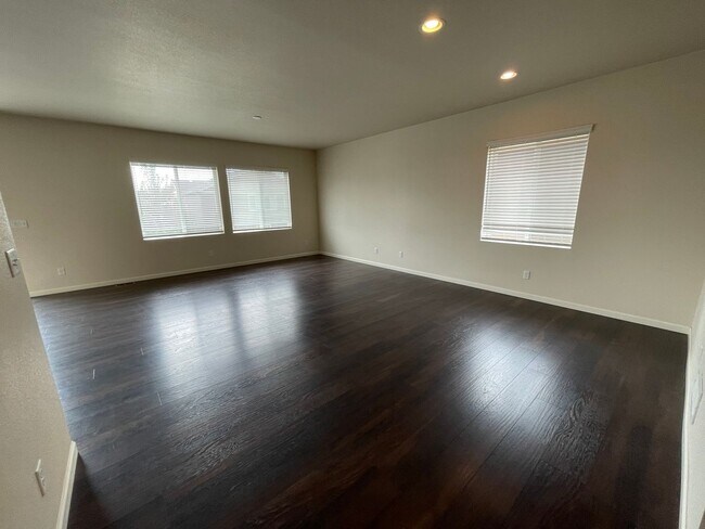 Building Photo - 3036 Aries Dr