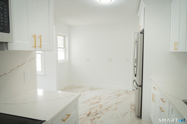 Building Photo - 21 Oven Rock Rd