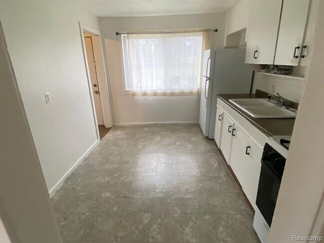 Building Photo - 33521 Berville Ct