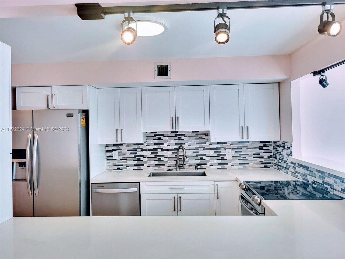 Foto principal - 501 Three Islands Boulevard