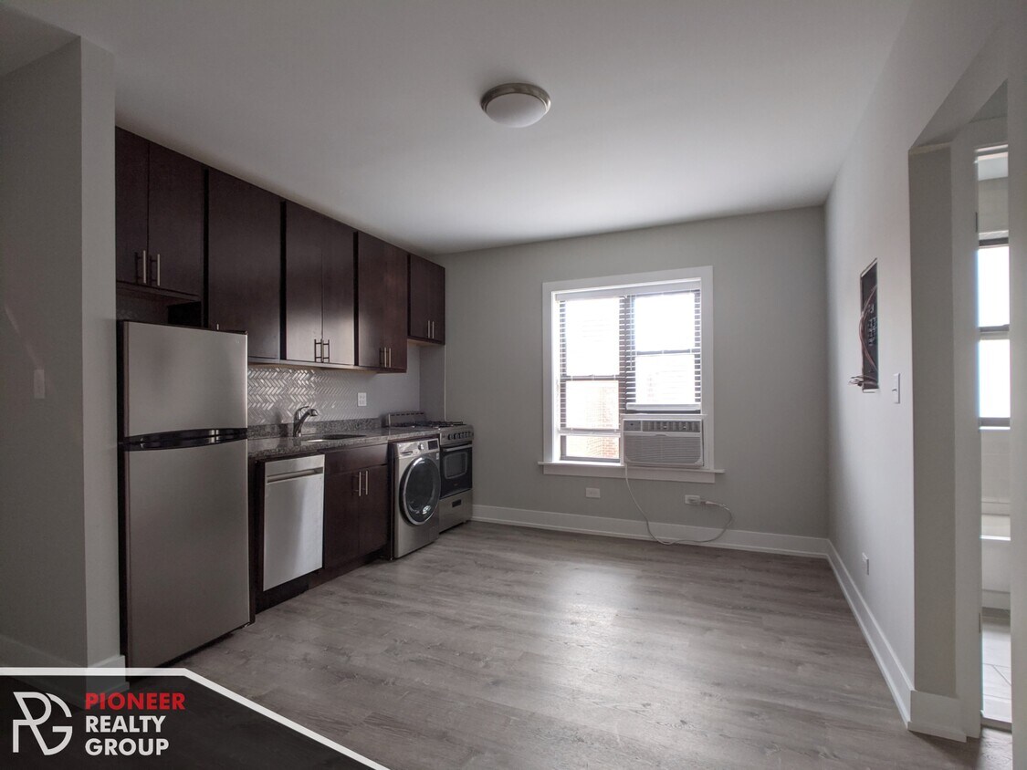 Foto principal - 2256 N Clark St