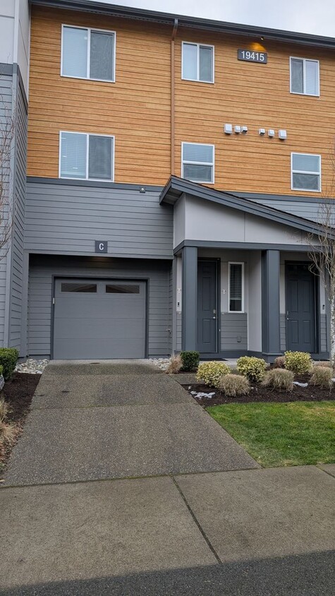 Foto principal - North Creek 3 Bedroom Townhome