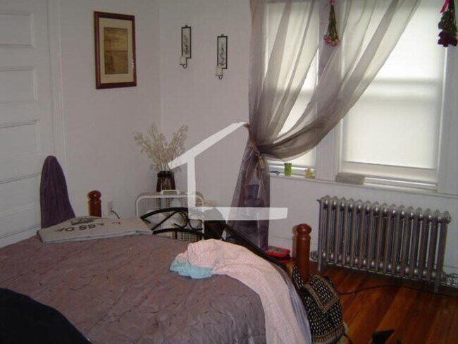Building Photo - 138 Brooks St