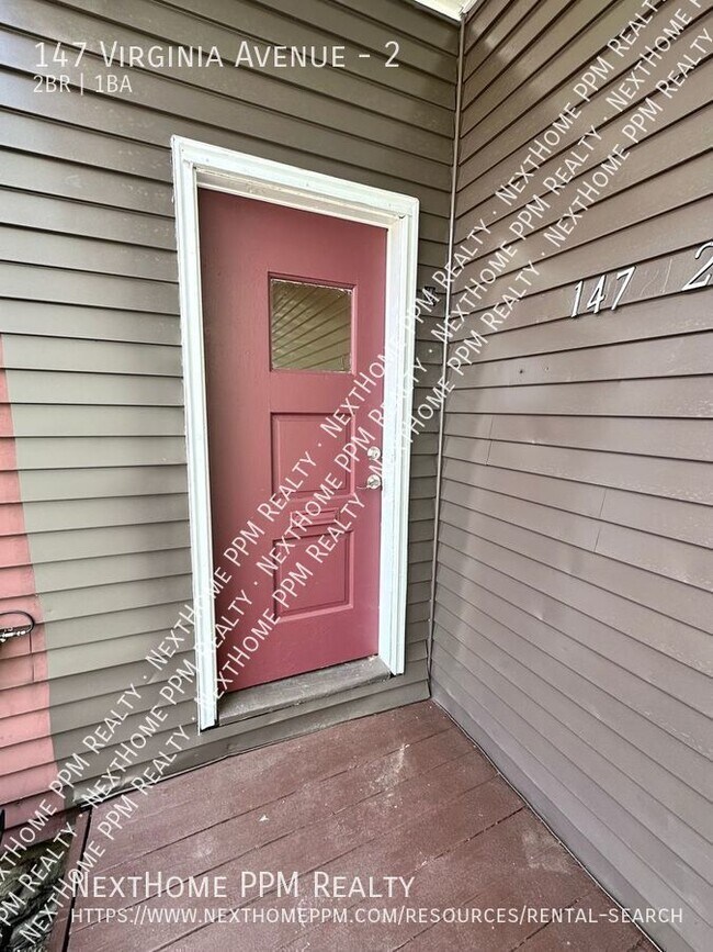 Foto del edificio - 2 bedroom 2nd floor duplex with laundry in...