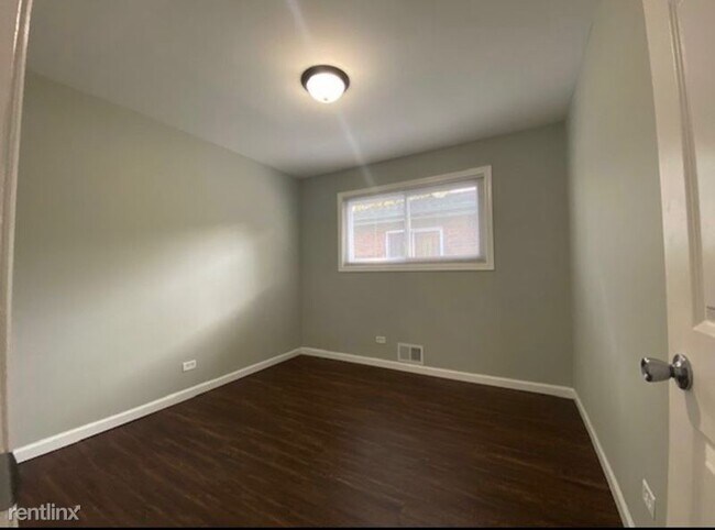 Building Photo - 3 br, 1 bath House - 10053 S Merrill Ave