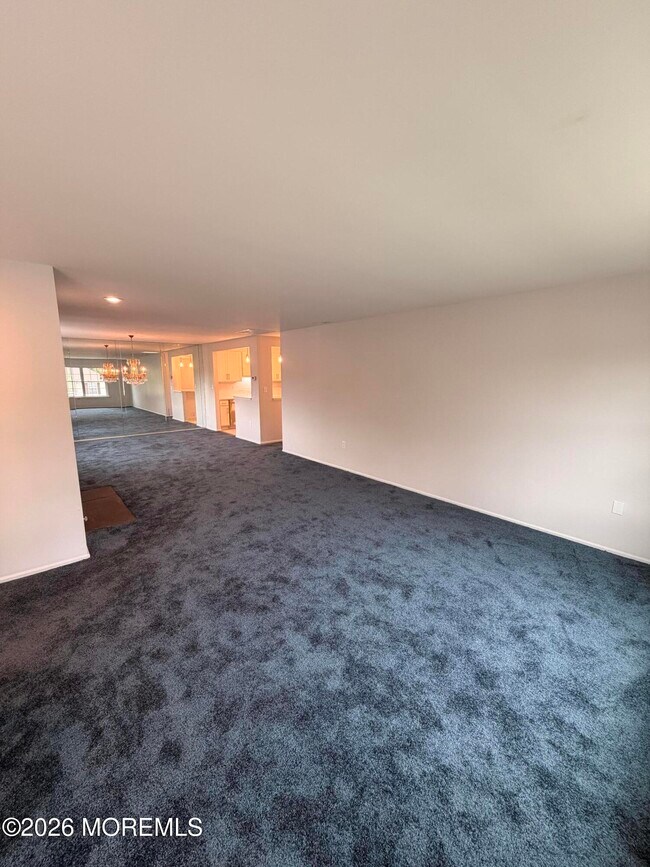 Foto del edificio - 36 Racquet Rd