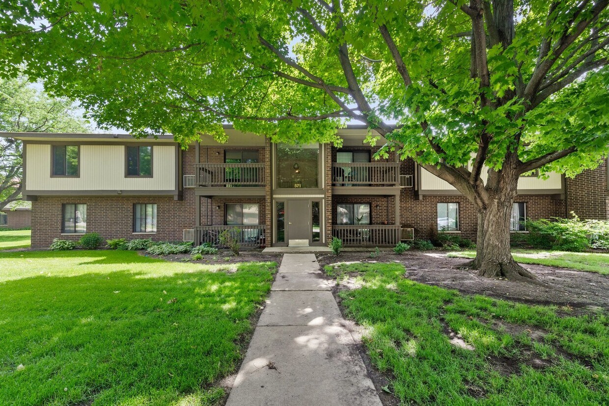 571 Somerset Ln Unit 5, Crystal Lake, IL 60014 Condo for Rent in