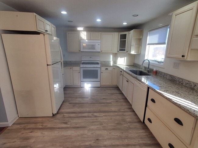 Building Photo - 112 Front St