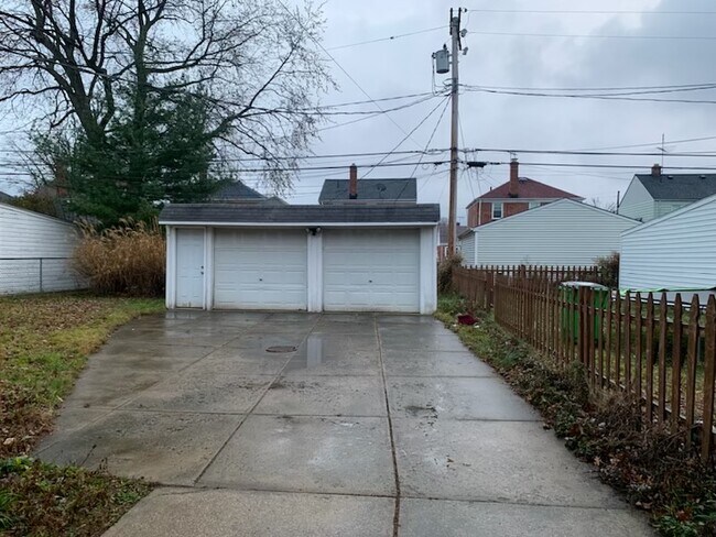Building Photo - 20920 Morris Ave