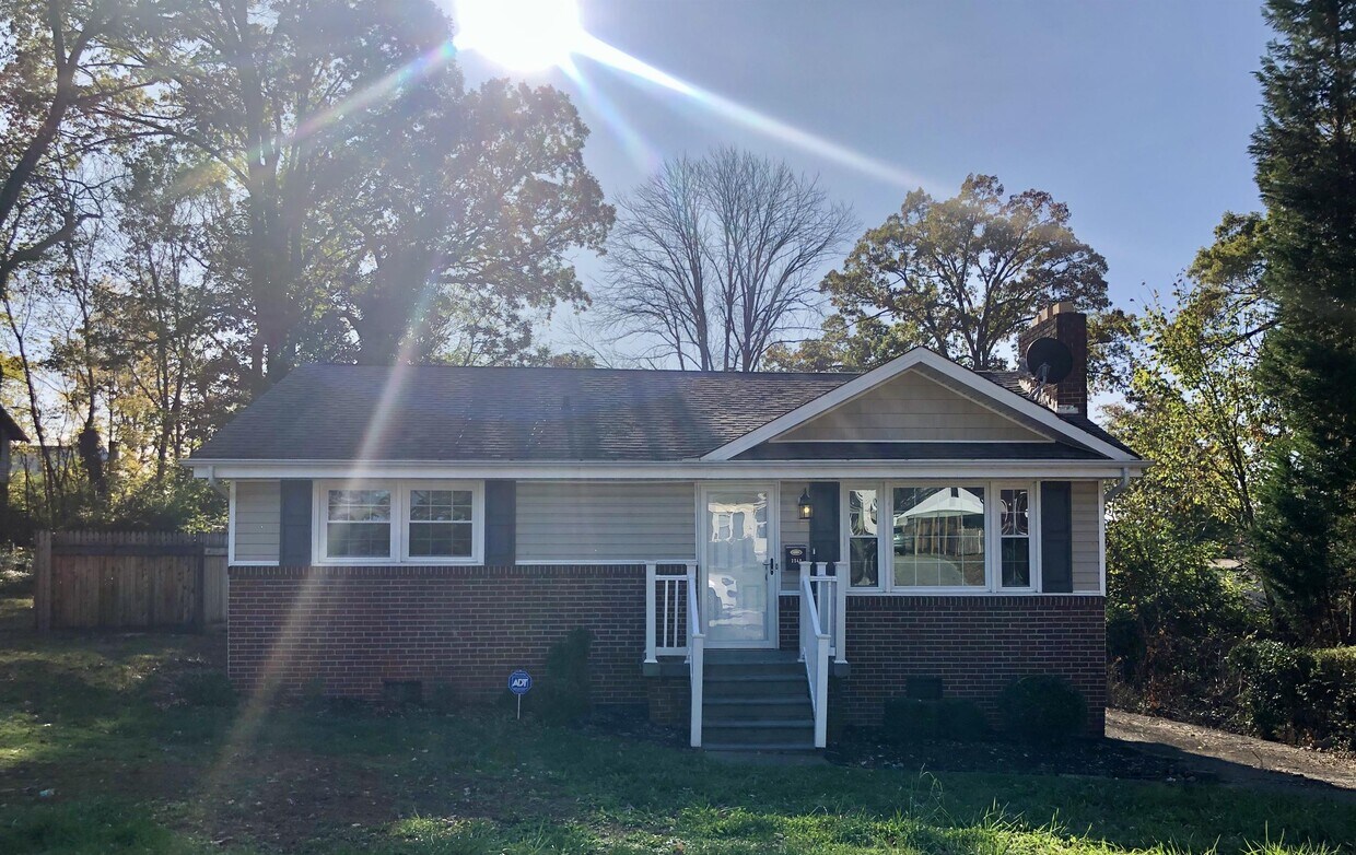 Primary Photo - 2240 Cypress St