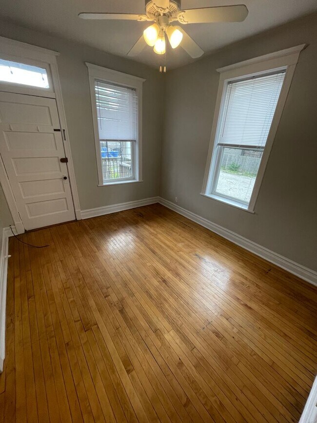 Building Photo - 2475 N Clybourn Ave