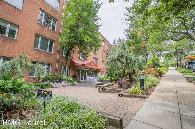 Foto del edificio - 1 br, 1 bath House - 2400 41st St NW (#110)