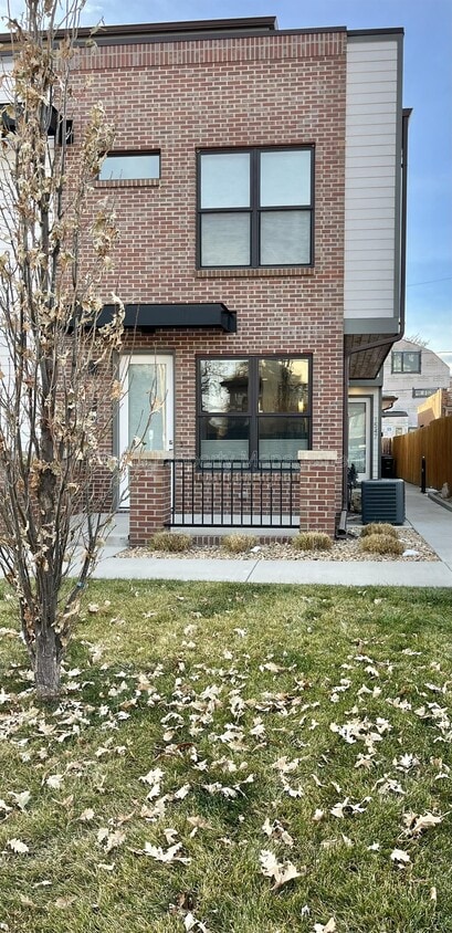 Photo - 1547 Utica Street