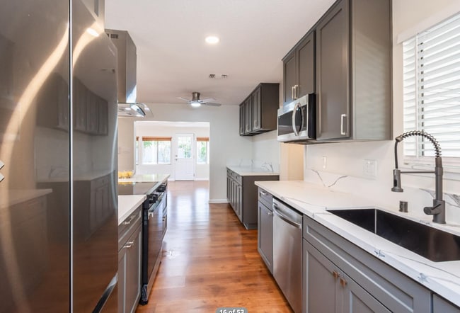 Building Photo - 4/2 + Detached Studio & Pool! One Property...