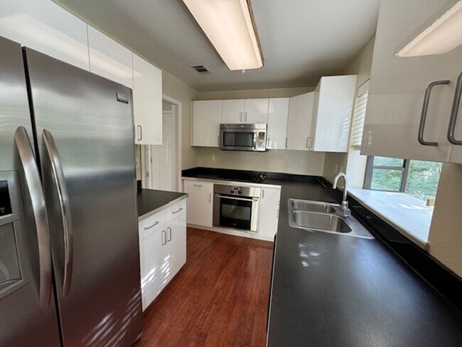 Building Photo - Upper level unit in Ashford Ct Walnut Creek