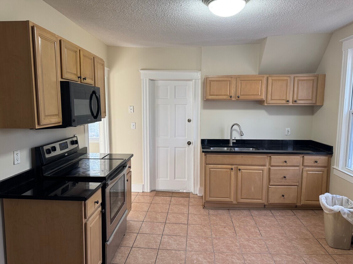 Kitchen - 128 Pleasant St