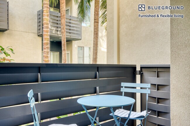 Foto del edificio - 4121 Radford Ave