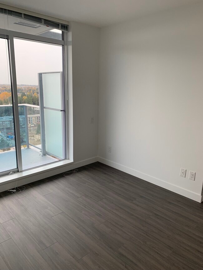 Photo du bâtiment - 1912-13615 Fraser Highway