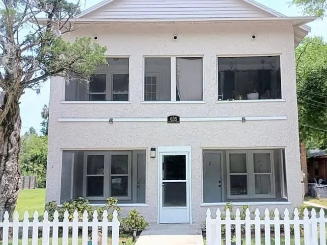 Building Photo - 635 Tanglewood St