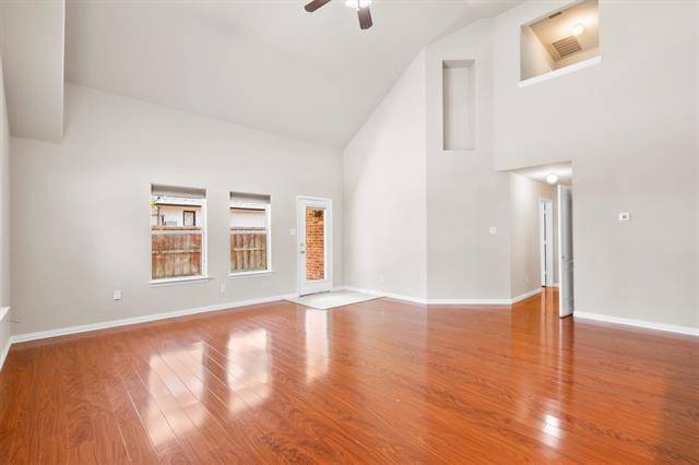 Building Photo - 501 W Leland Ave