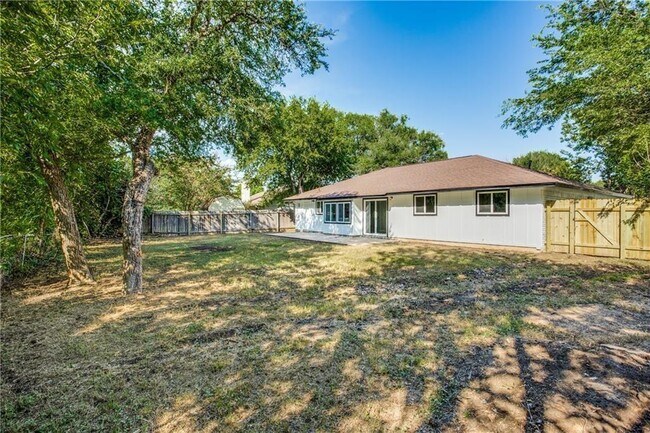 Foto del edificio - 6220 Blarwood Dr