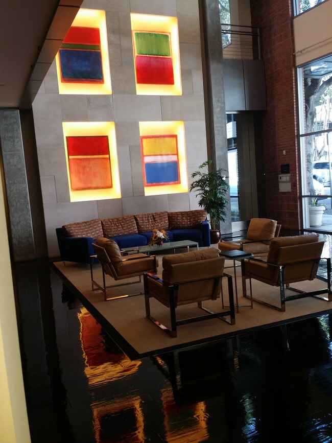 Foto del edificio - 840 E Green St